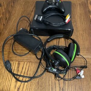 XBOX 360 Console Bundle with Turtle Beach Earforce XL Headset & Controller
